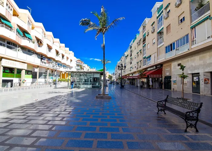 Torremolinos. Plaza De Andalucia * توريمولينوس